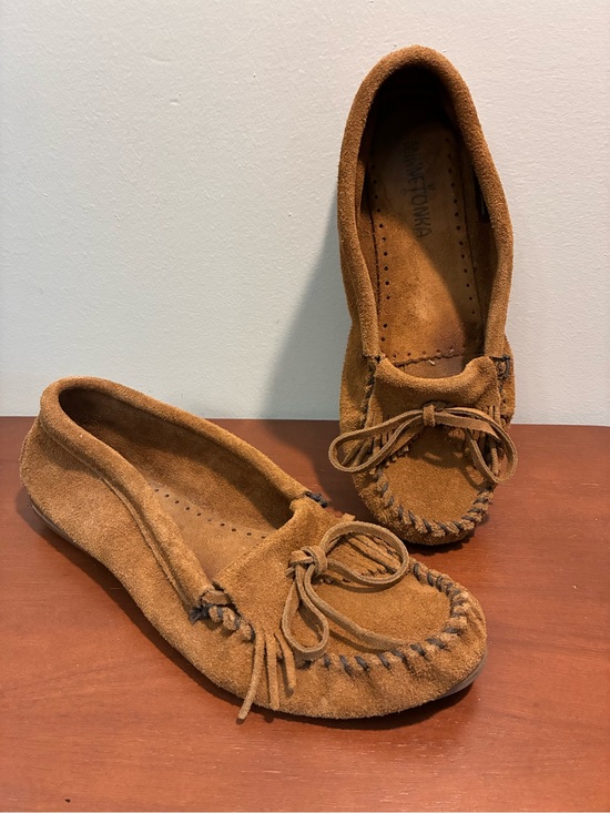 Minnetonka Shoes - Minnetonka Kilty Moccasins Women’s Size 8.5 Brown Soft Suede Fringe Rubber Sole